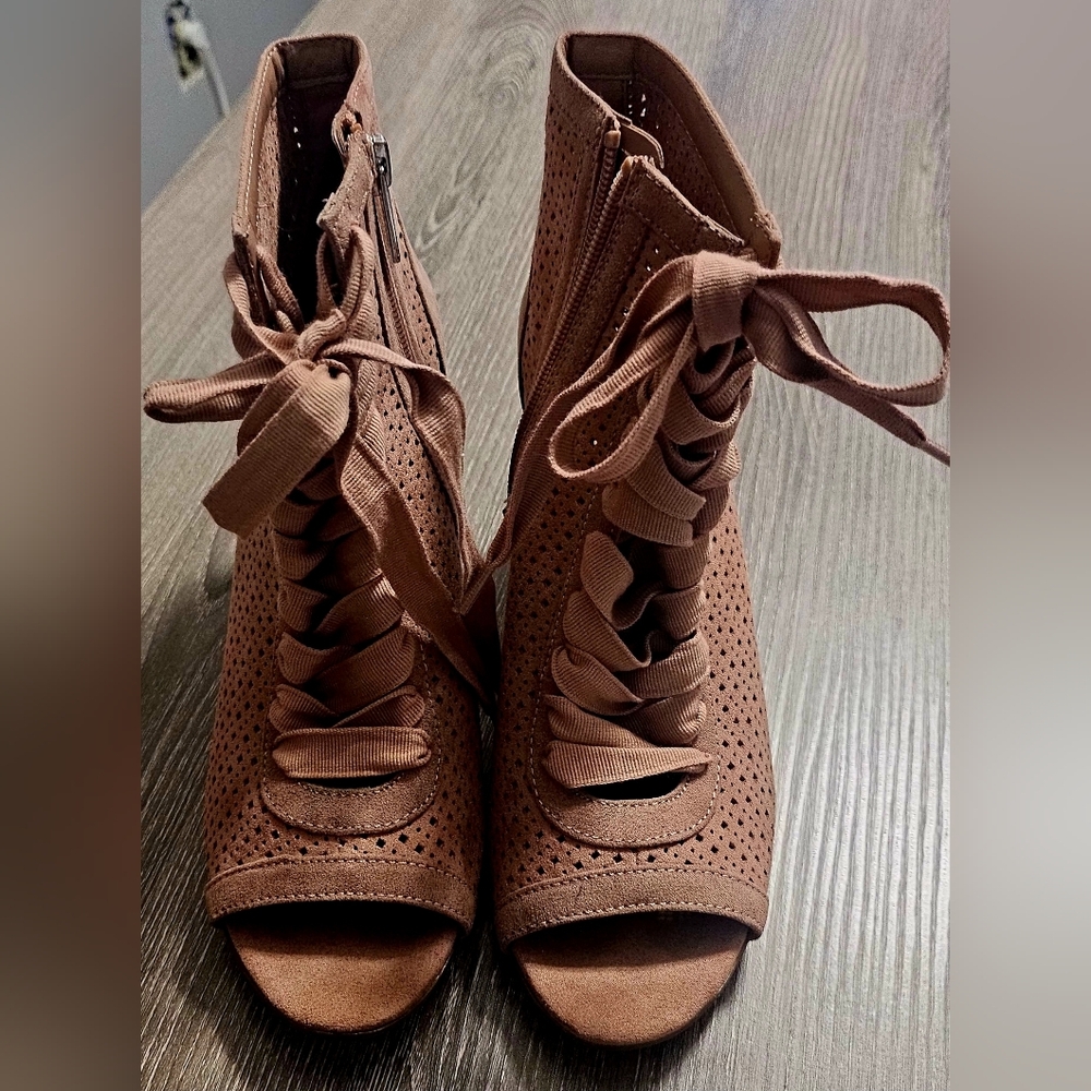 Womens Circus by Sam Edelman brown lace up zip peep toe ankle boot size 6.5
